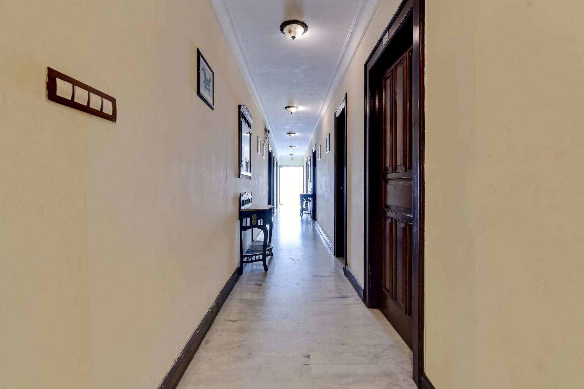 Collection O Hotel Four Boutique Kukas Exterior foto